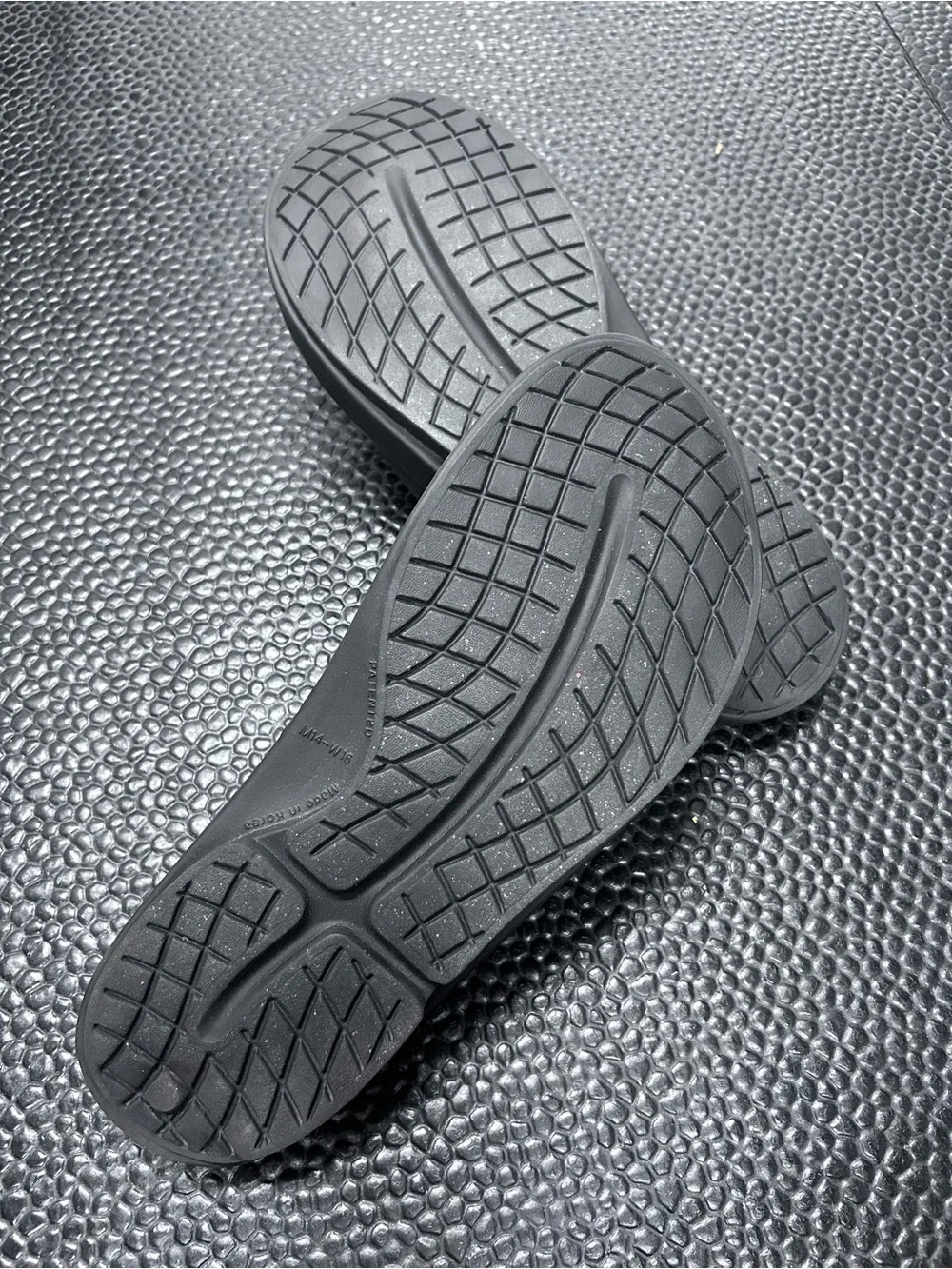 OOFOS Black Foam Recovery Slide